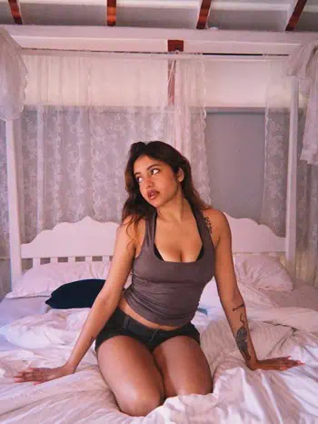 Riya Pune escort